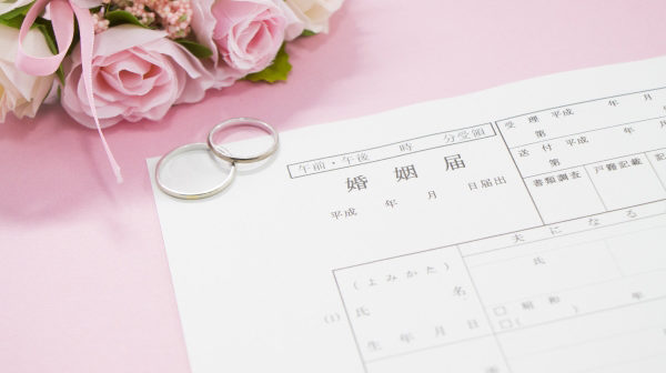 親族や職場への結婚報告は入籍前に タイミングとマナーについて マリレポ